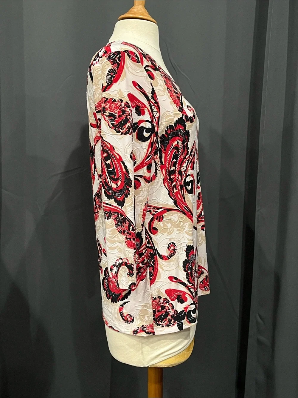 Women’s Size M JM Collection Red & White Paisley Longsleeve‎ Top.